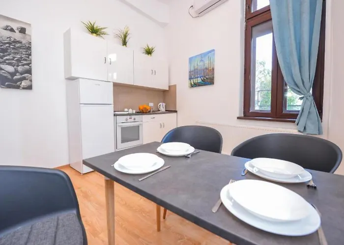 Old Town Gem In Prime Location Bucureşti