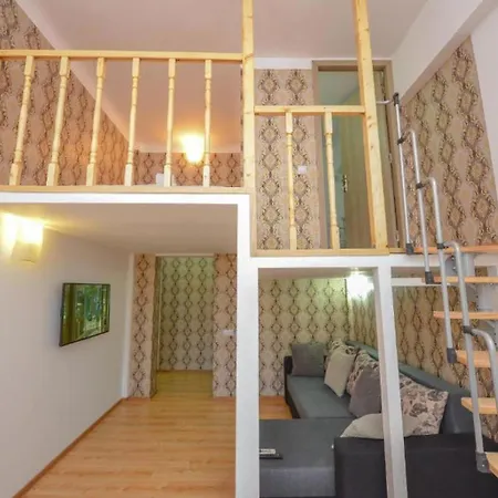 דירה Old Town Gem In Prime Location *
