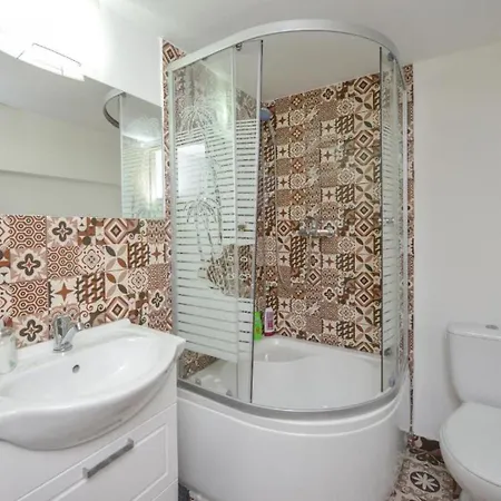 Old Town Gem In Prime Location *