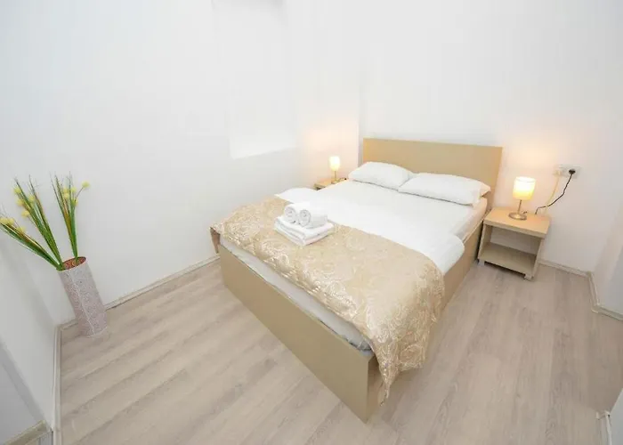 Apartment Old Town Gem In Prime Location *