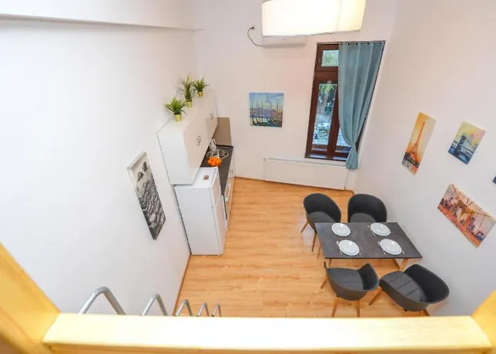 Old Town Gem In Prime Location Apartment *