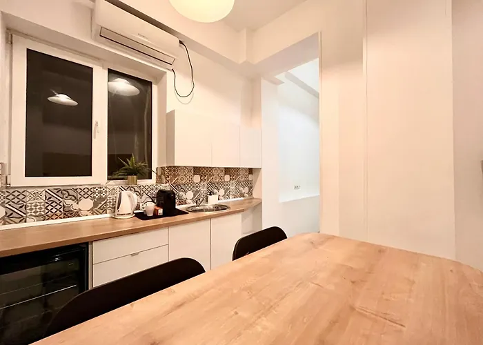 Old Town Gem In Prime Location *