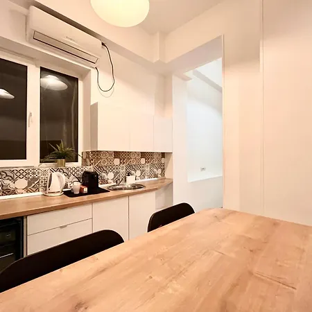 Old Town Gem In Prime Location *